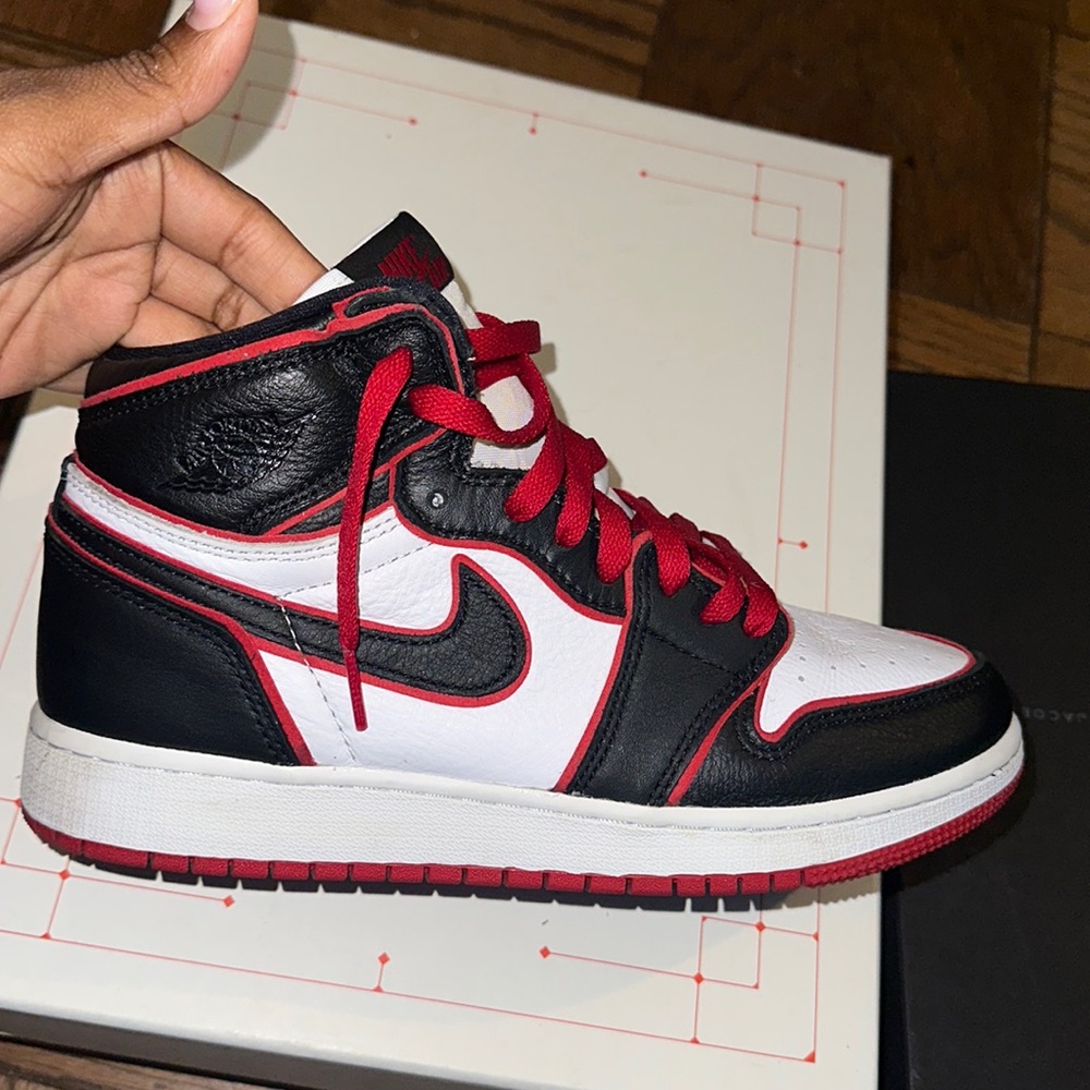 Air Jordan 1 high  bloodline